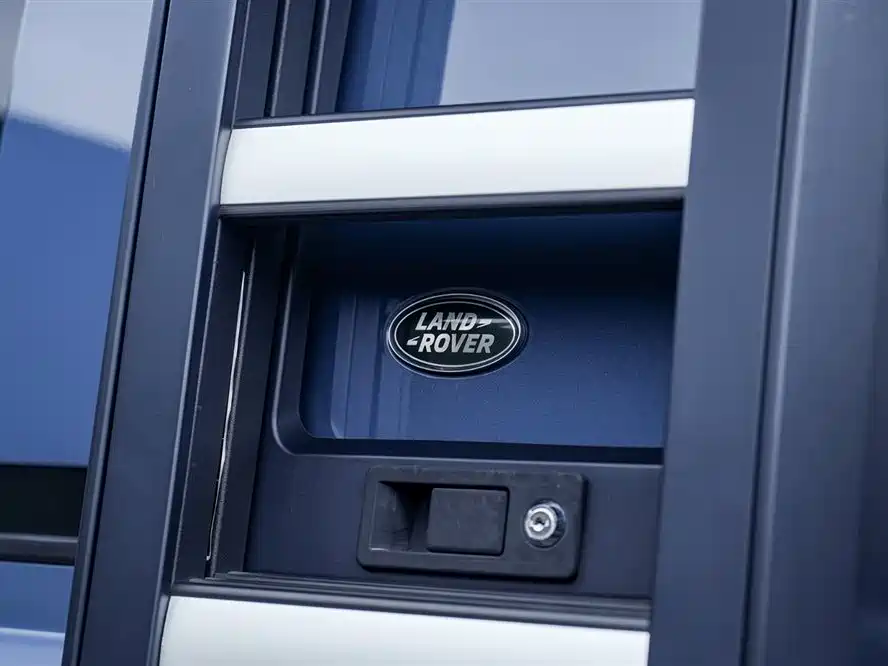 Land Rover Defender 2020 Model 110 P400 SE фото 10