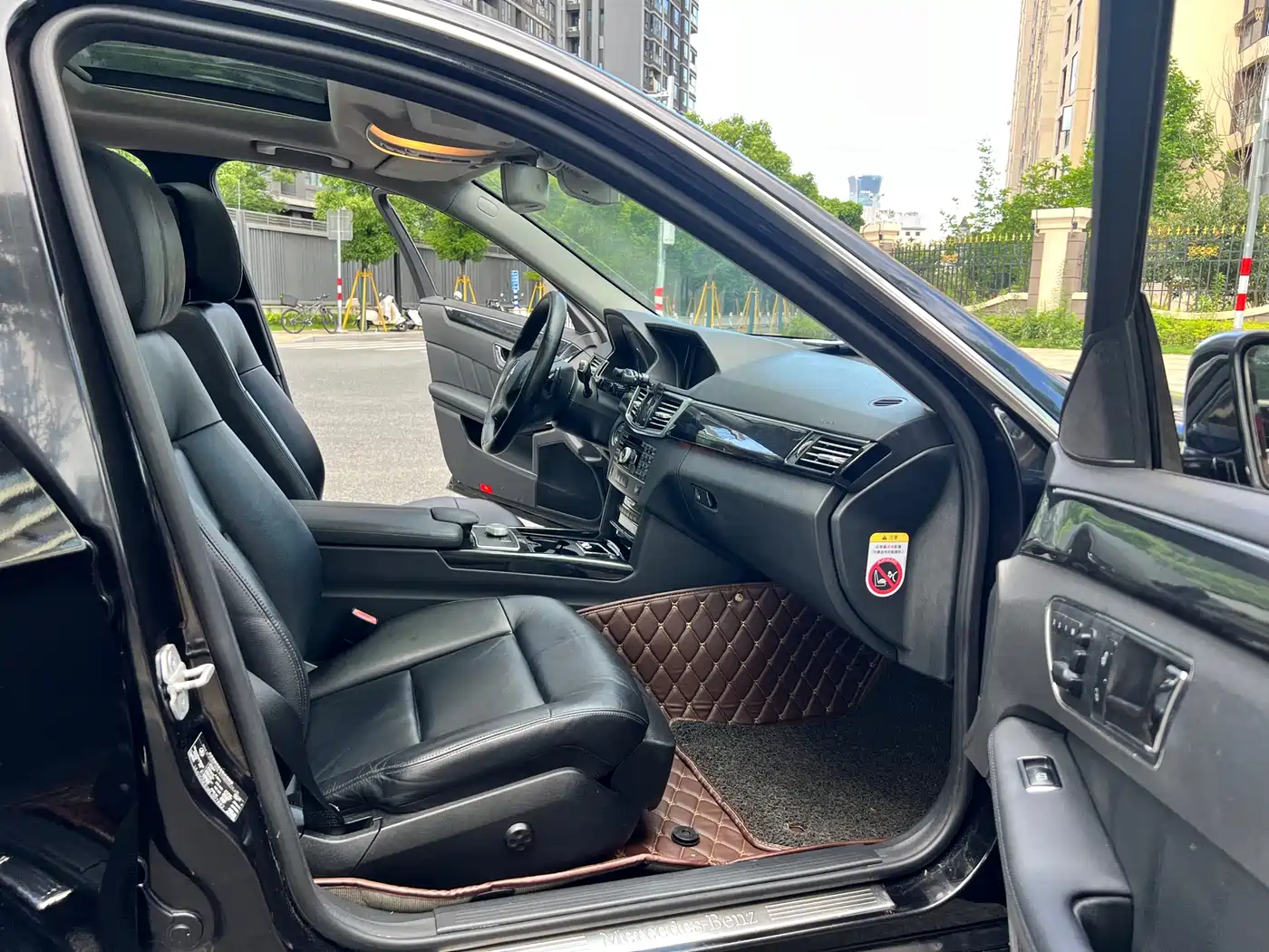 Mercedes-Benz E-Class 2012 E 300 L Fashion фото 12