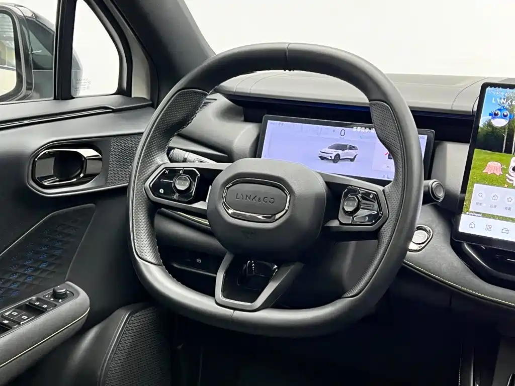 Фото 20 - Lynk & Co 06