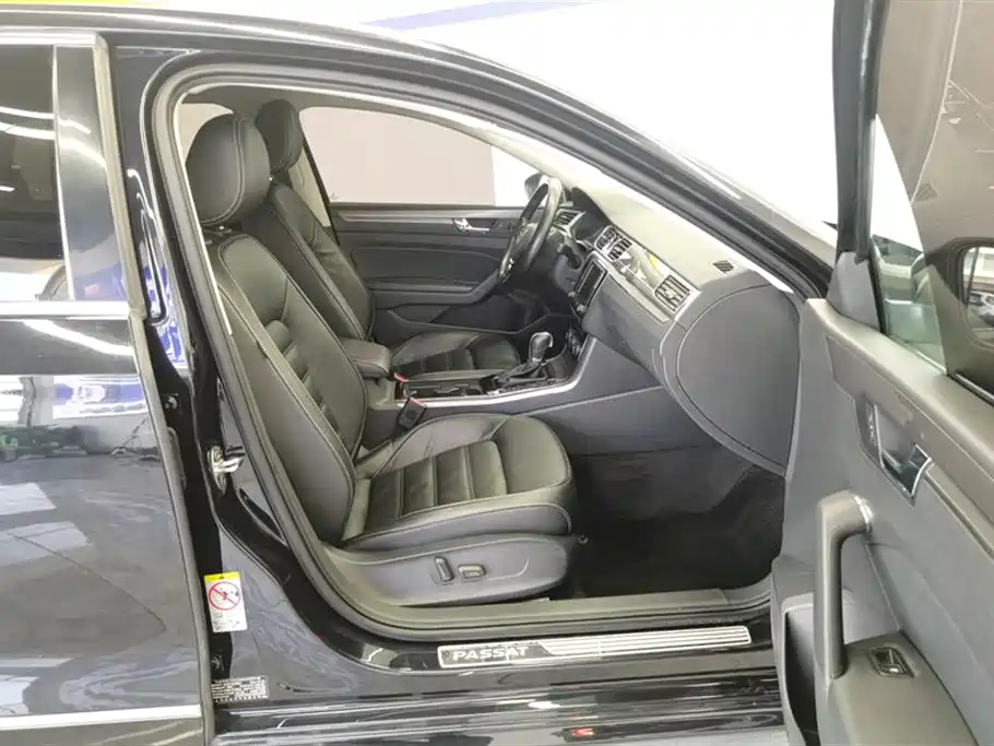 Volkswagen Passat 2017 330TSI DSG Prestige фото 8