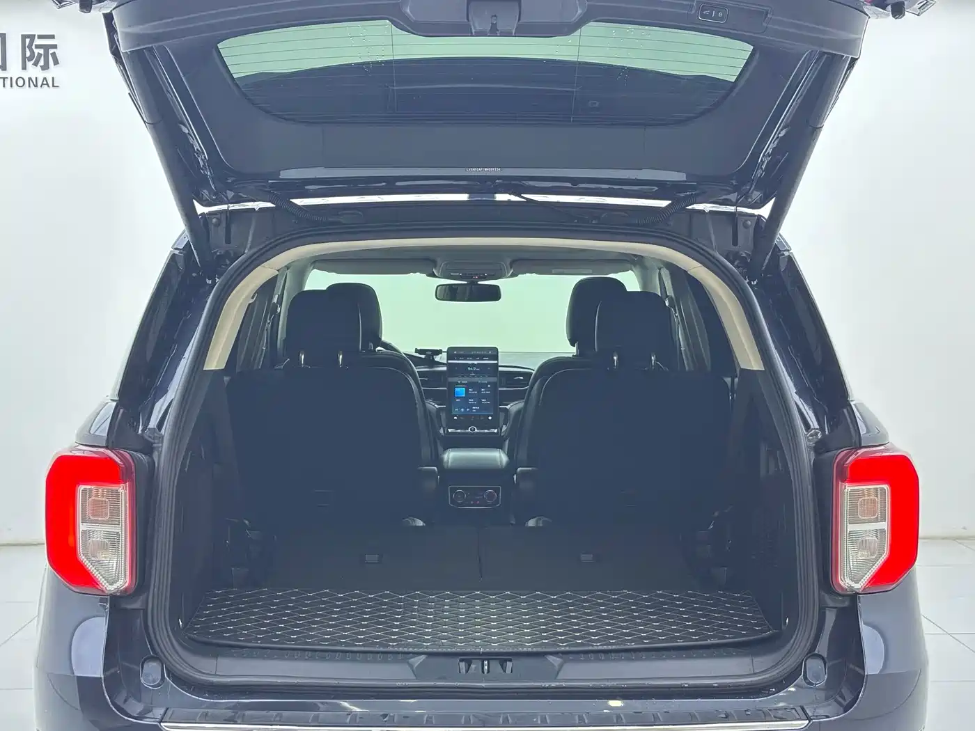 Ford Explorer 2021 2020 EcoBoost 285 AWD Titanium Edition 6-Seater