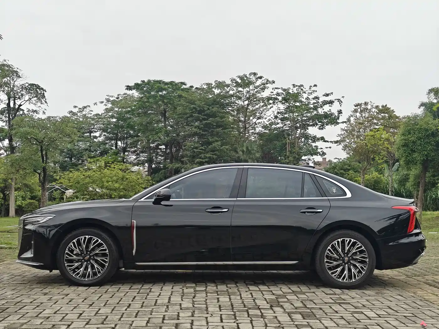 Hongqi H5 2024 2.0T Automatic Smart Connect Flag Smooth Edition фото 5