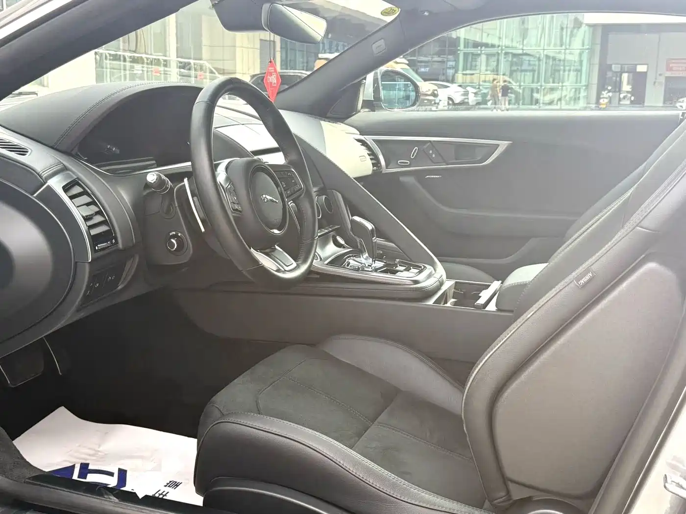 Photo 6 - Jaguar F-TYPE