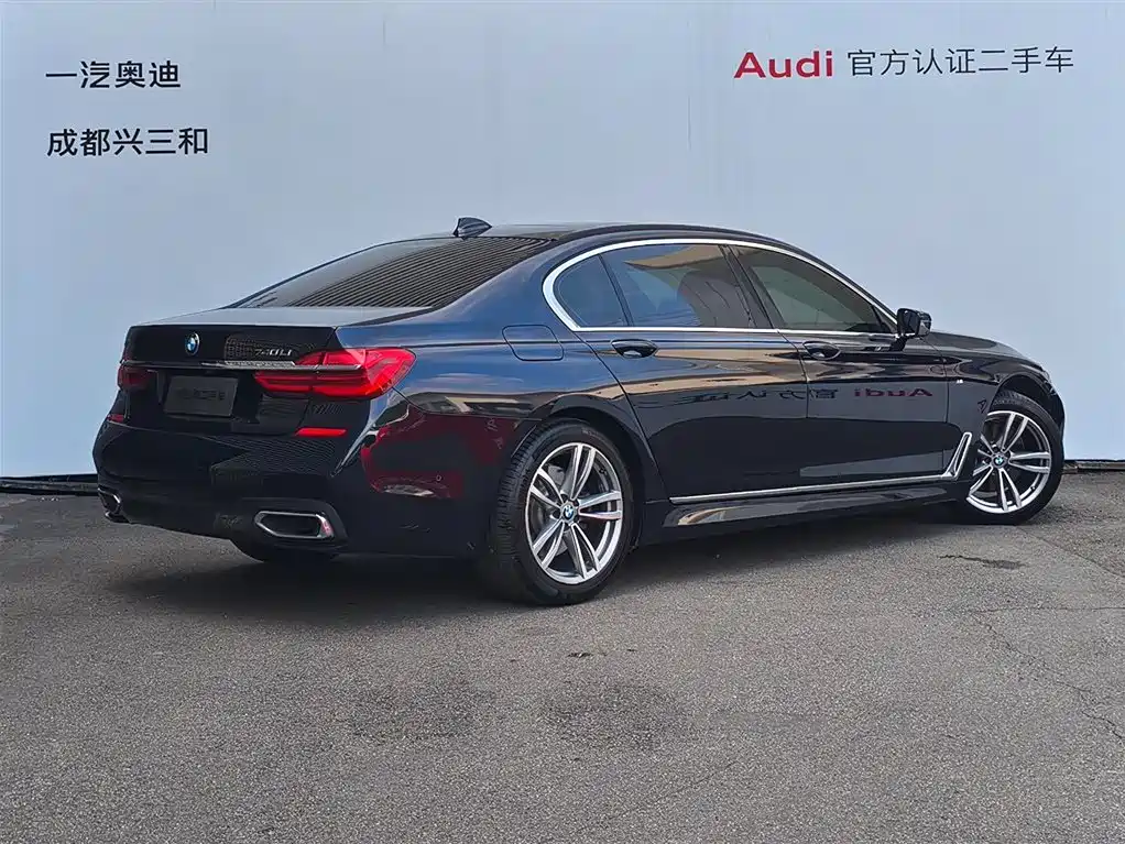 BMW 7 Series 2016 740Li Leading Edition фото 4