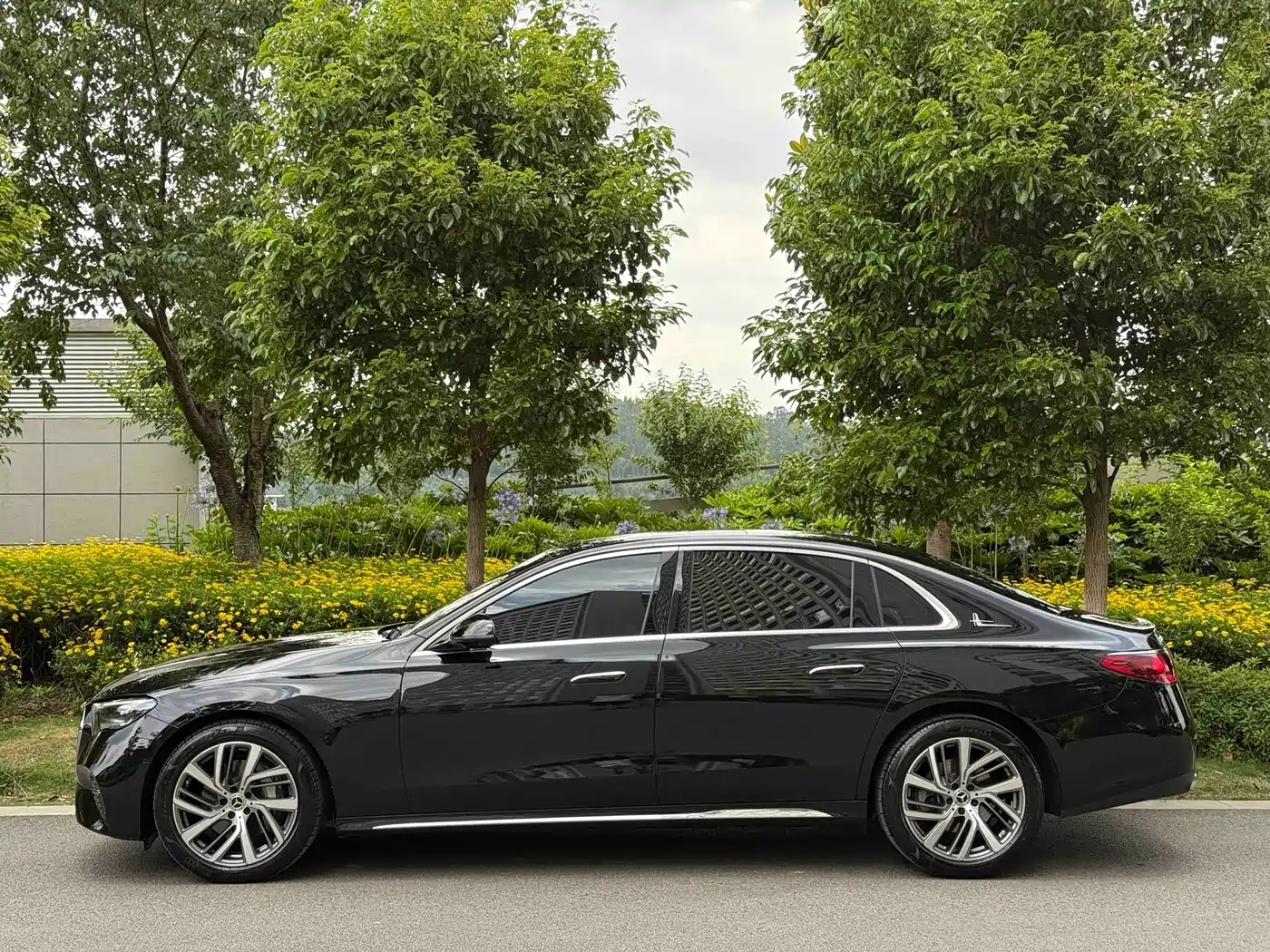 Mercedes-Benz E-Class 2024 E 300 L Fashion фото 3