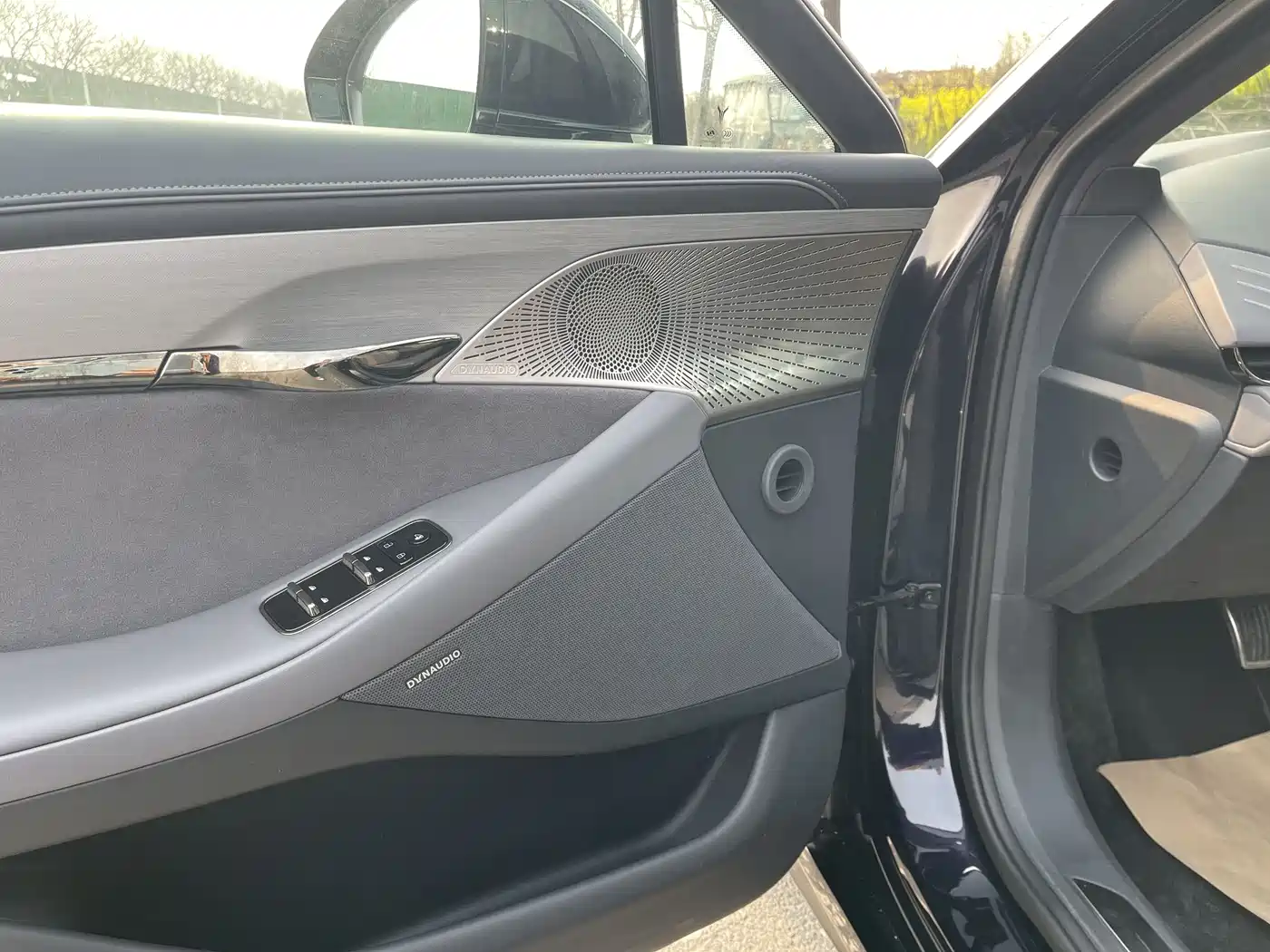 Voyah Auto VOYAH Zhuiguang 2024 PHEV AWD Ultra Long Range Flagship фото 10