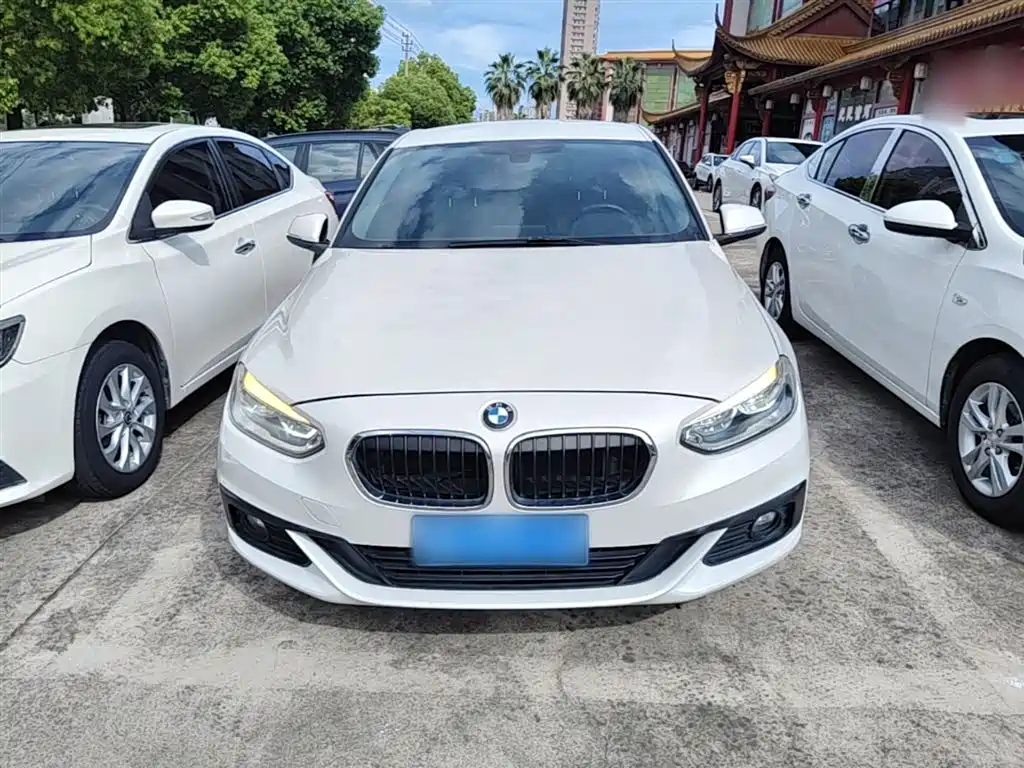 BMW 1 Series 2019 118i Fashion Edition фото 3