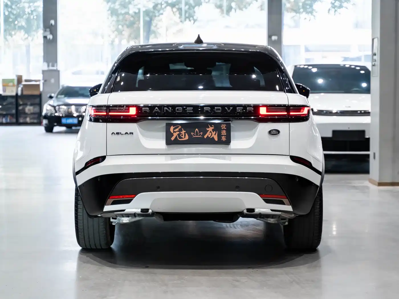 Land Rover Range Rover Velar 2024 Dynamic SE фото 3