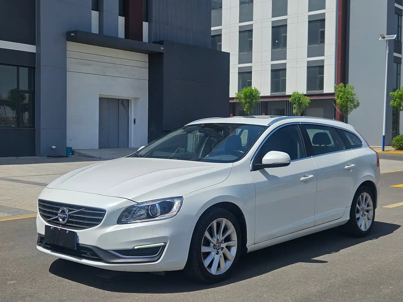 Volvo V60 2013 2014 T5 Zhiyi Edition