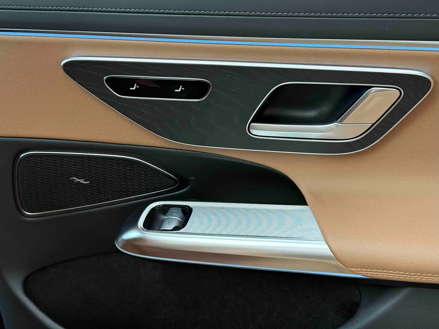 Mercedes-Benz E-Class 2024 E 300 L Fashion фото 28