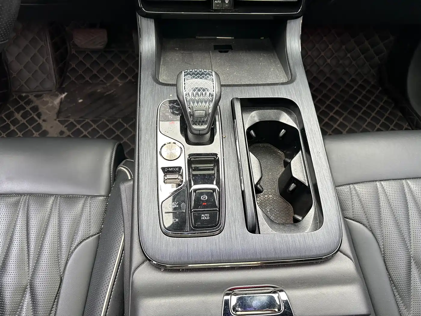 GAC Trumpchi Trumpchi GS8 2022 Dual Engine Series 2.0TM 2WD Premium Edition (6-Seater) фото 20