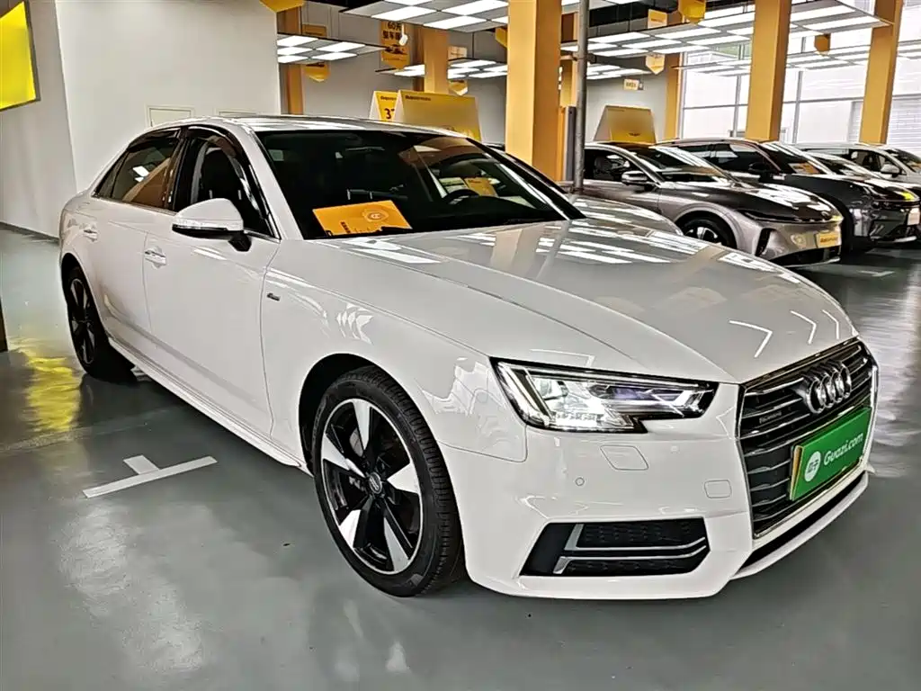 Audi A4L 2017 Model 45 TFSI quattro Sport Version фото 4