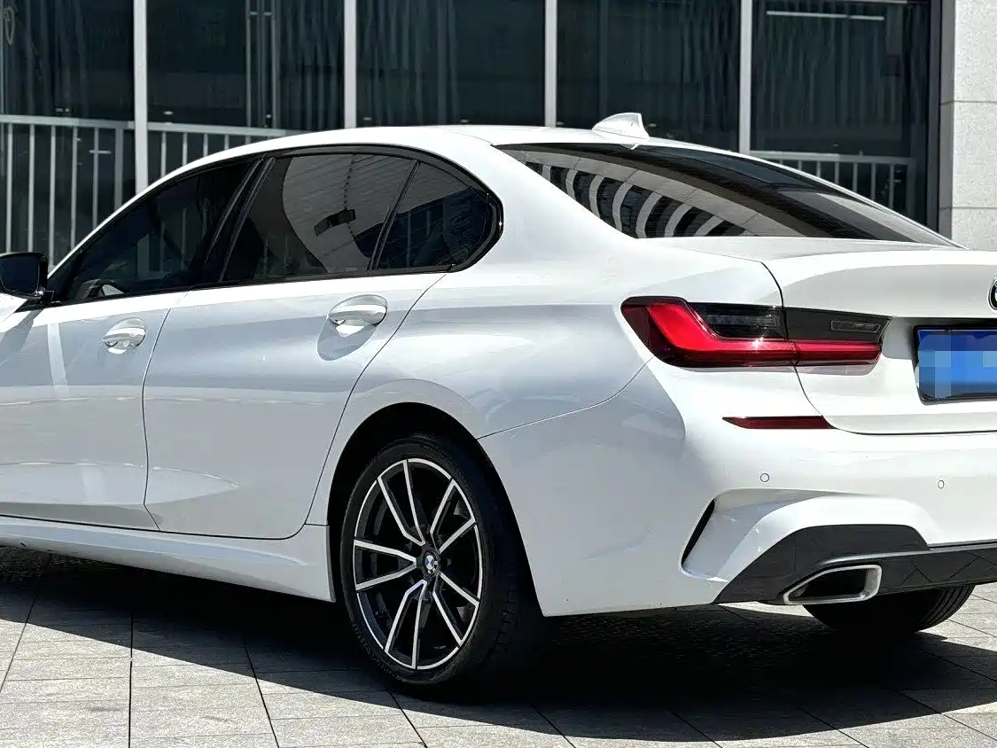 BMW 3-SERIES