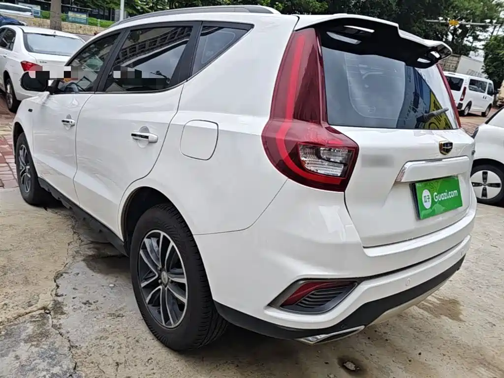 Фото 5 - Geely Emgrand X6