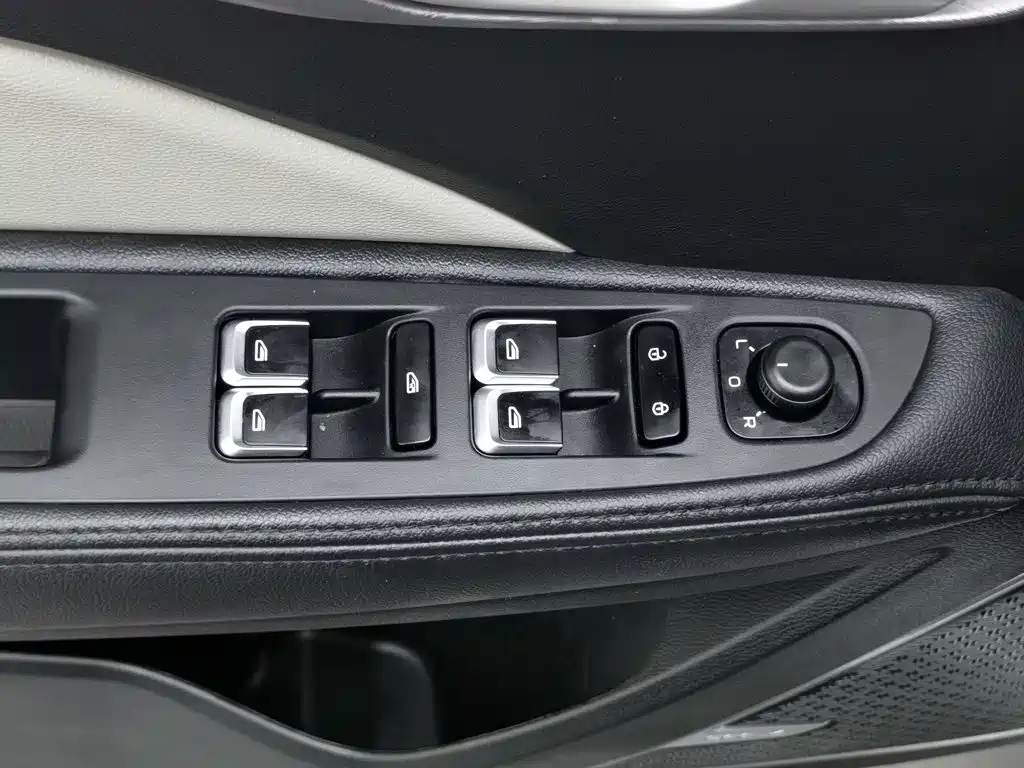 Photo 9 - Geely Vision