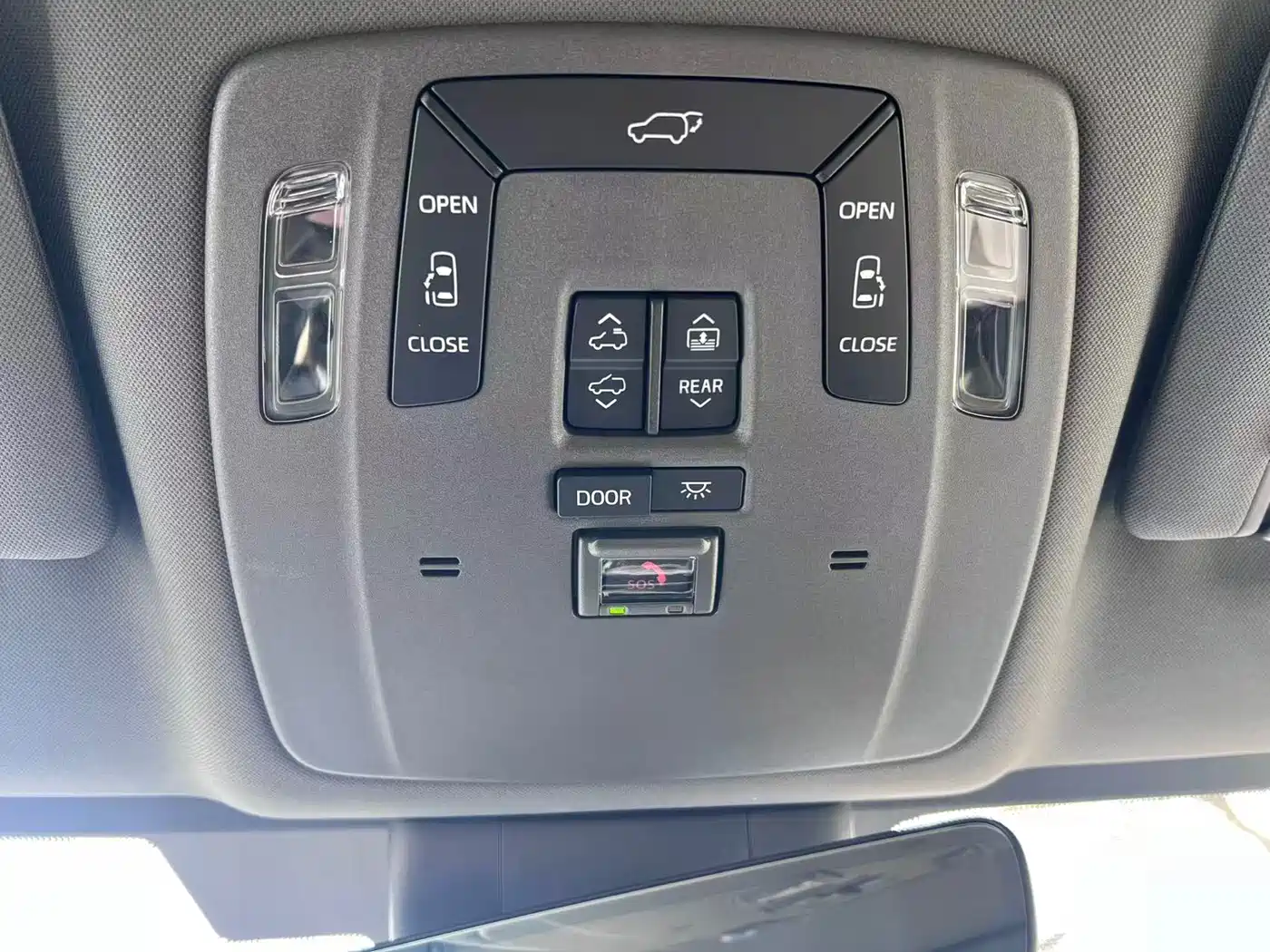 Toyota Granvia 2024 2.5L Hybrid Premium PLUS фото 22