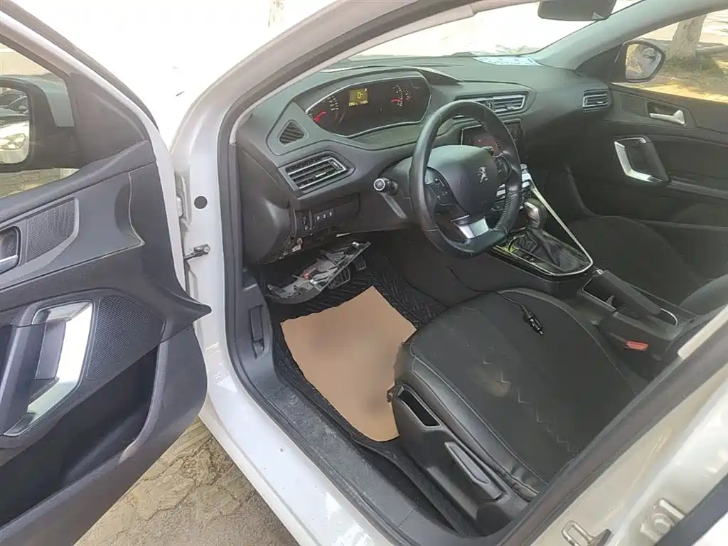 Peugeot 308 2016 1.6L Automatic Luxury фото 16