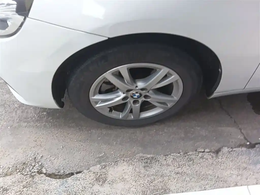 BMW 2 Series Touring 2016 218i Leading фото 23