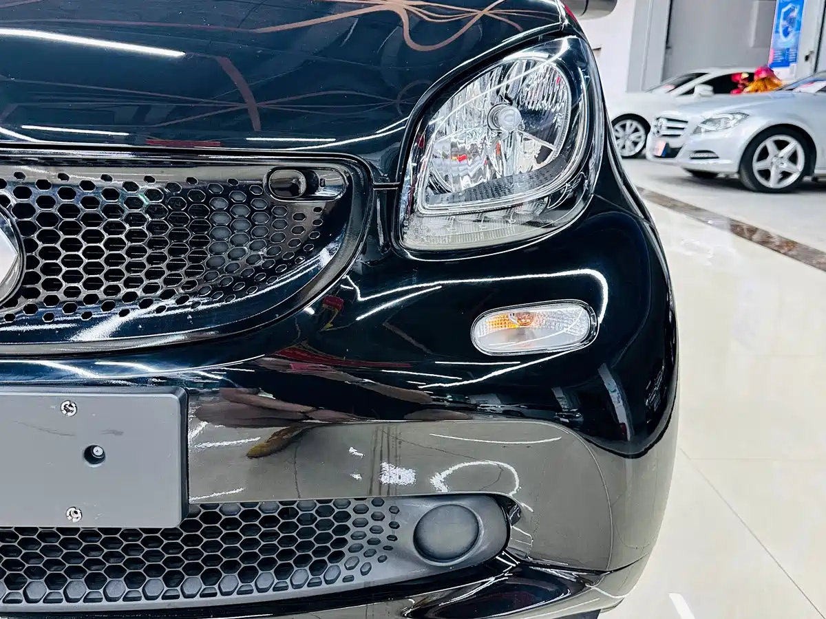 smart fortwo 2019 2019 0.9T 66kW Hardtop Wind Edition China VI