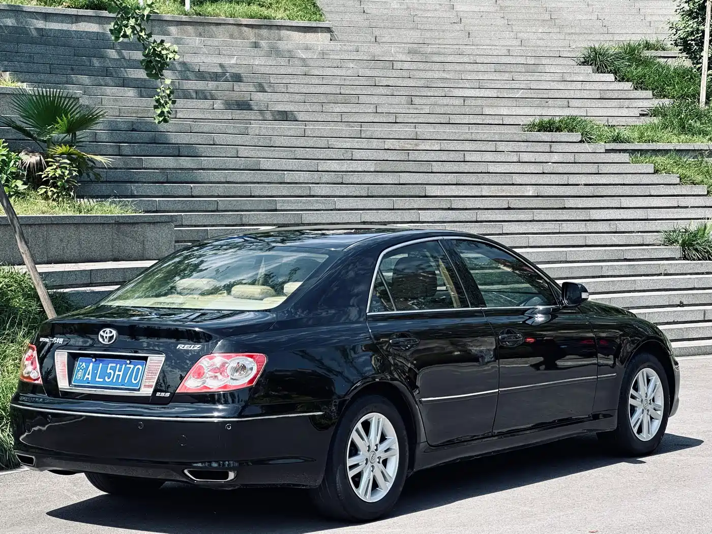 Toyota Reiz 2008 2.5S Special Commemorative Edition фото 6