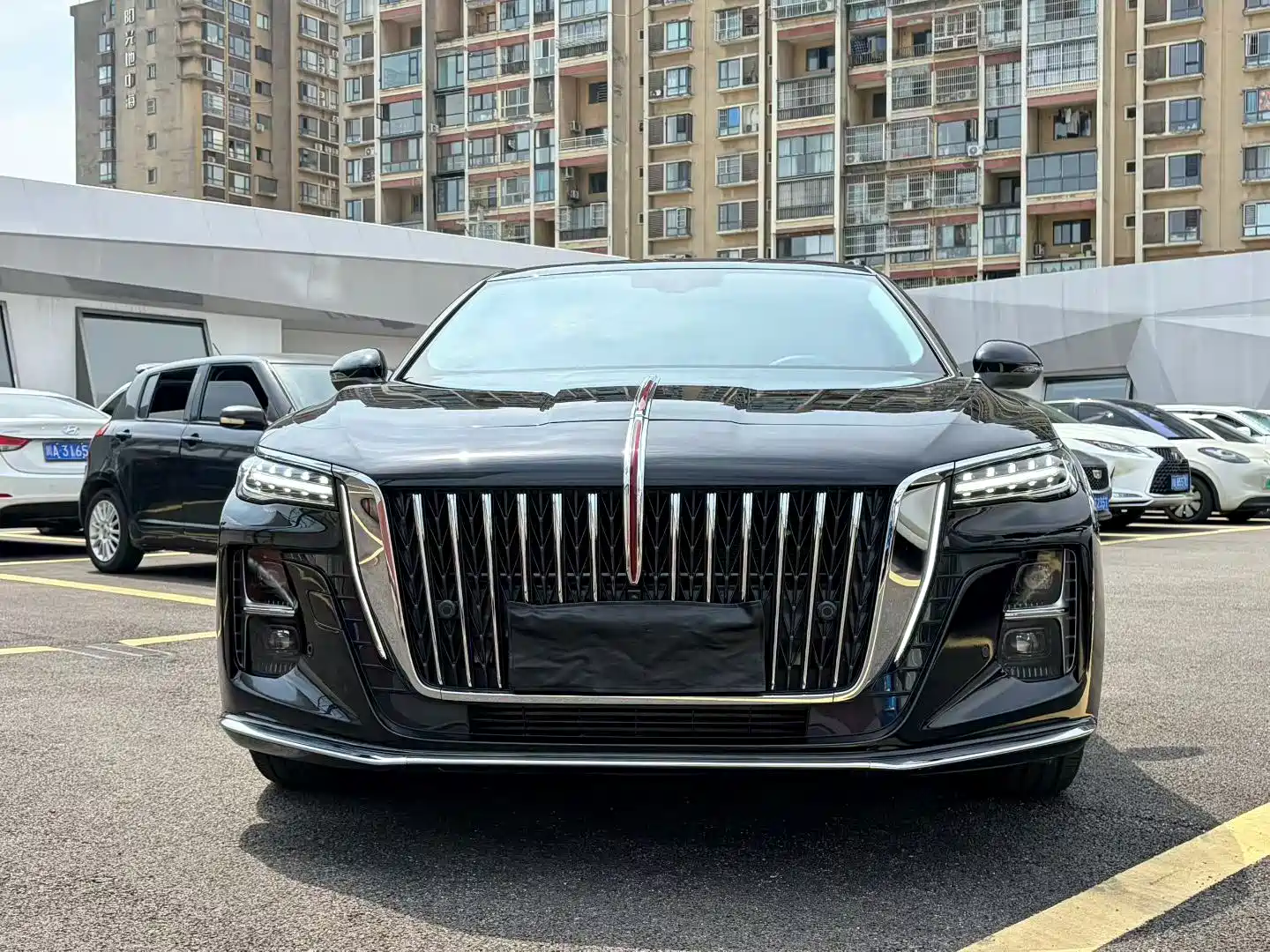 Фото 2 - Hongqi H5