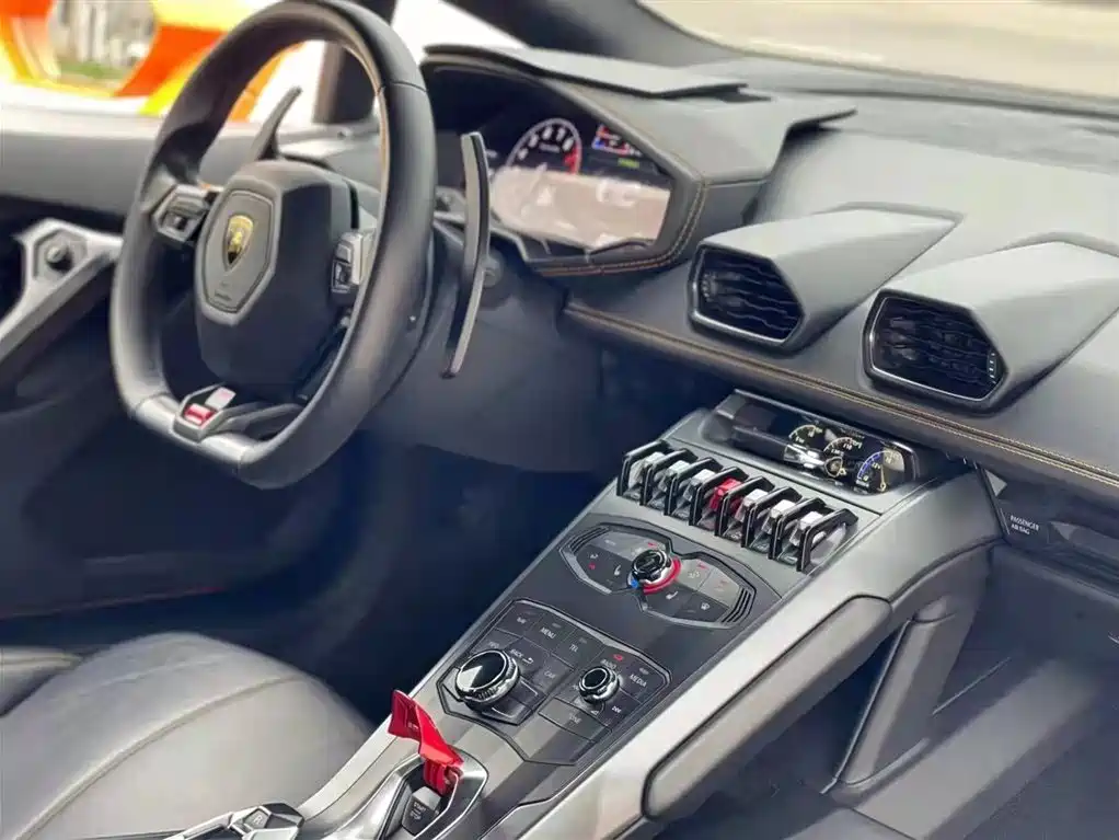 LAMBORGHINI HURACÁN