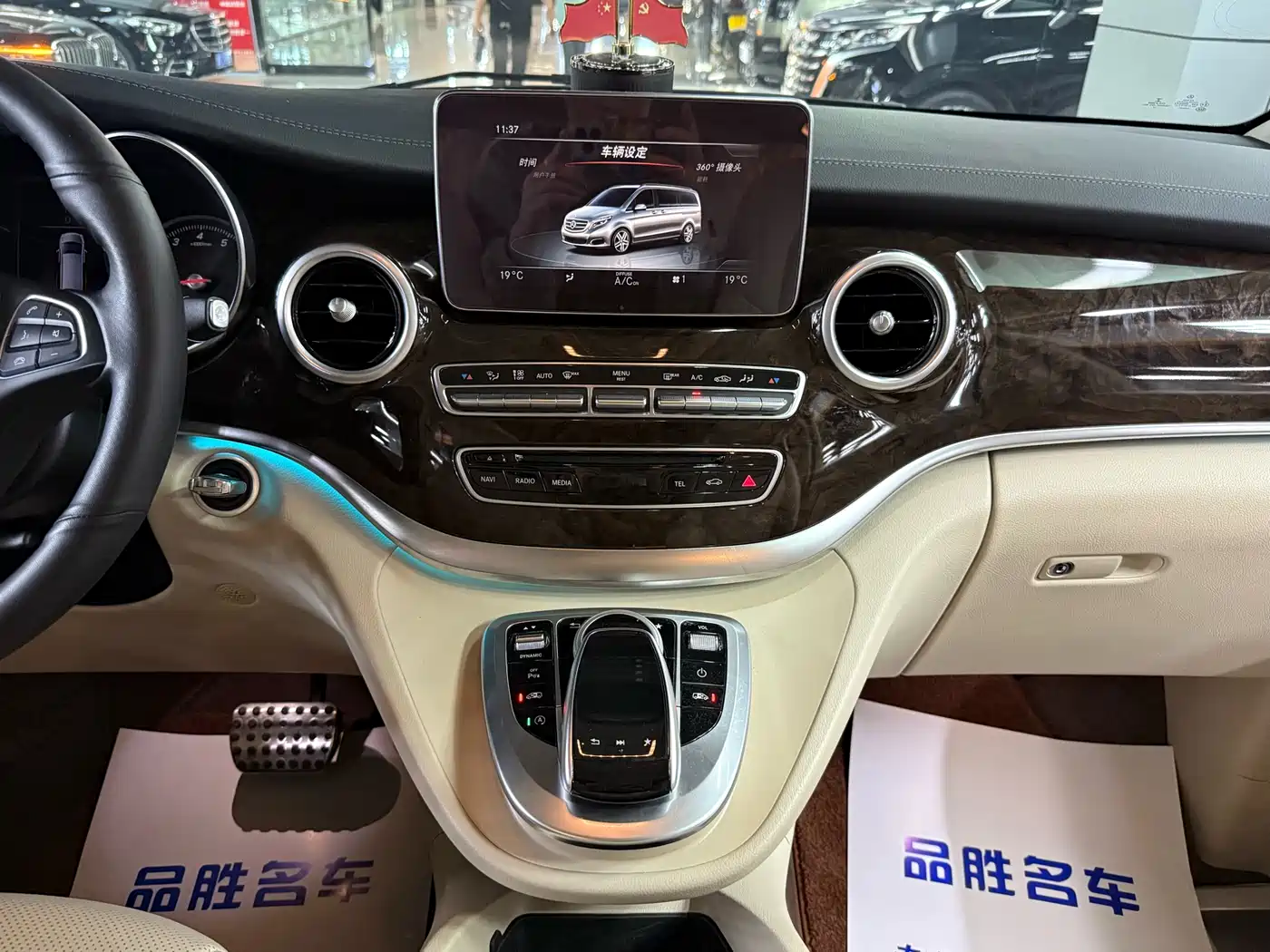 Mercedes-Benz V-Class 2018 V 260 Premium Edition China VI фото 13