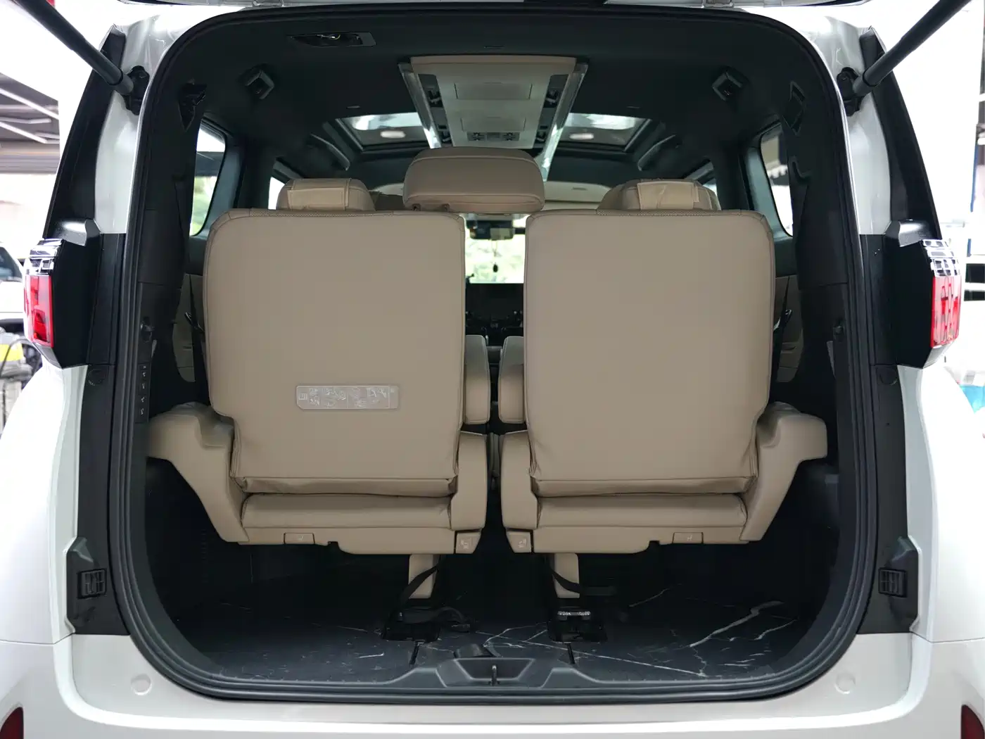 Toyota Alphard 2024 Hybrid 2.5L Ultimate Enjoyment Edition фото 18
