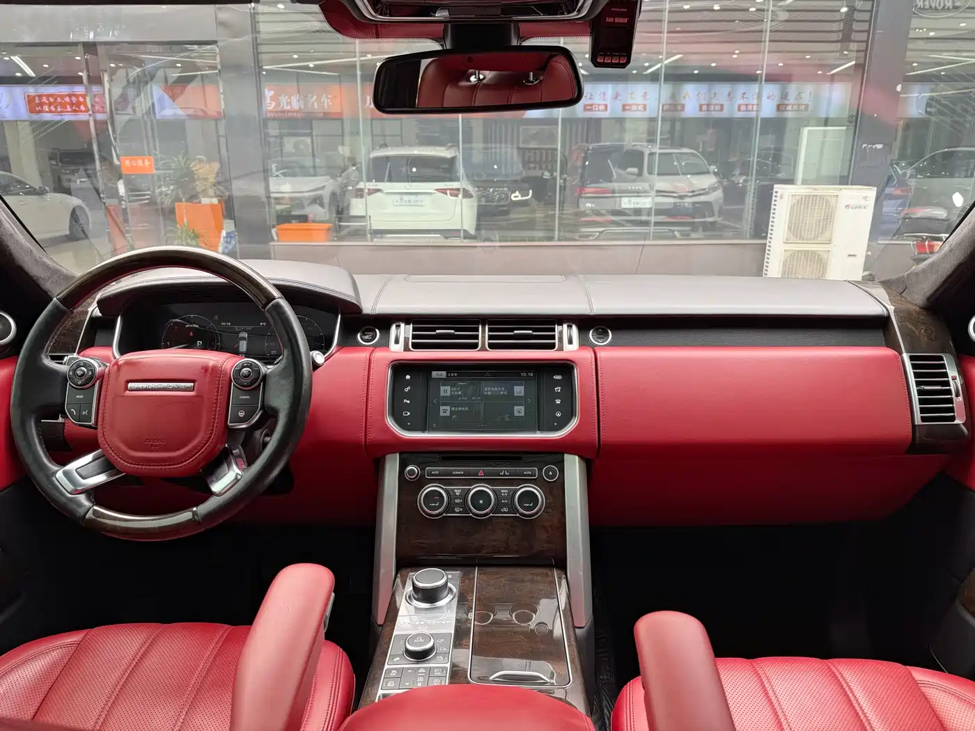 Land Rover Range Rover 2015 3.0 TDV6 Vogue SE Genesis Extended Edition фото 15