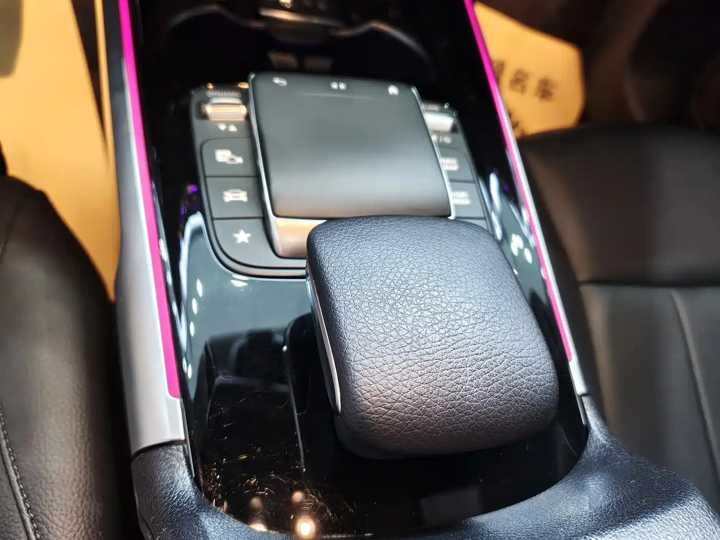 MERCEDES-BENZ GLB