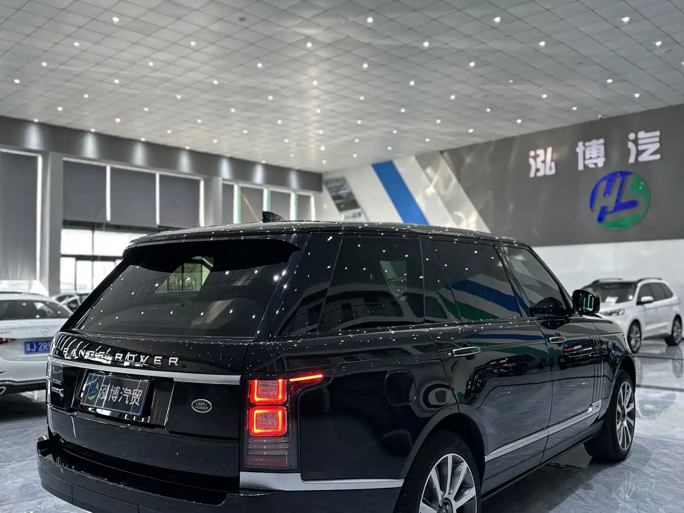 Land Rover Range Rover 2017 3.0 SC V6 Vogue LWB (Long Wheelbase) фото 17