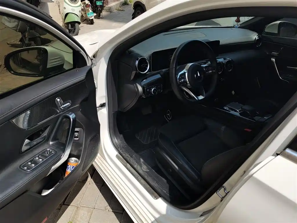 Mercedes-Benz A-Class 2019 A 200 L Sport Sedan фото 14