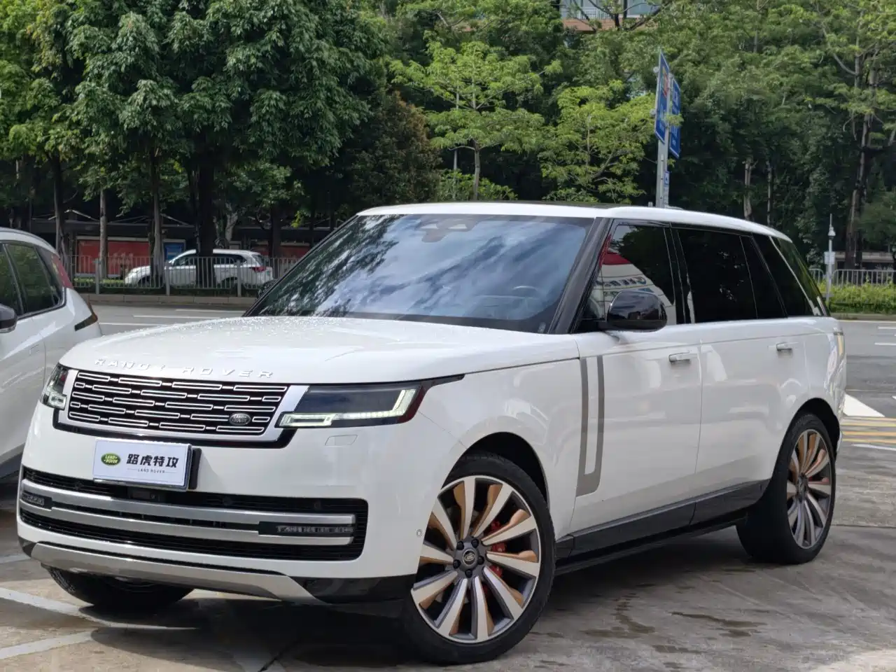 Land Rover Range Rover 2024 3.0 L6 400PS Genesis Extended