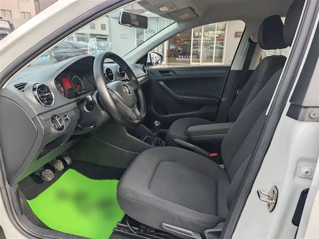 Volkswagen Jetta 2019 Dream Edition 1.4L Manual Fashion фото 10