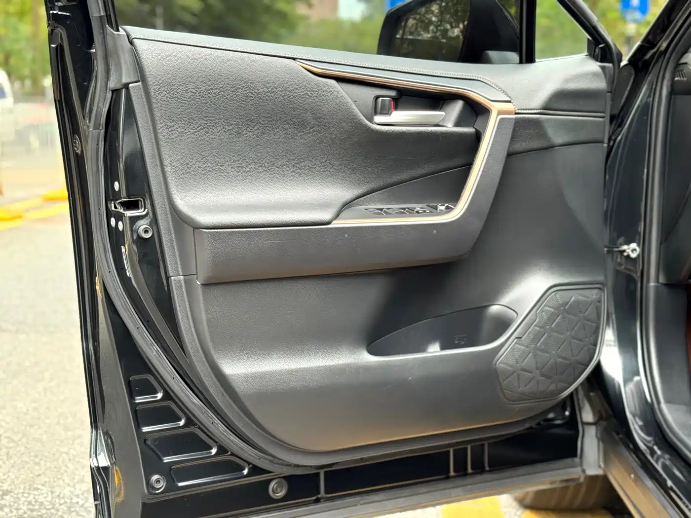 Toyota Wildlander 2022 2.0L CVT 2WD Knight Edition фото 14