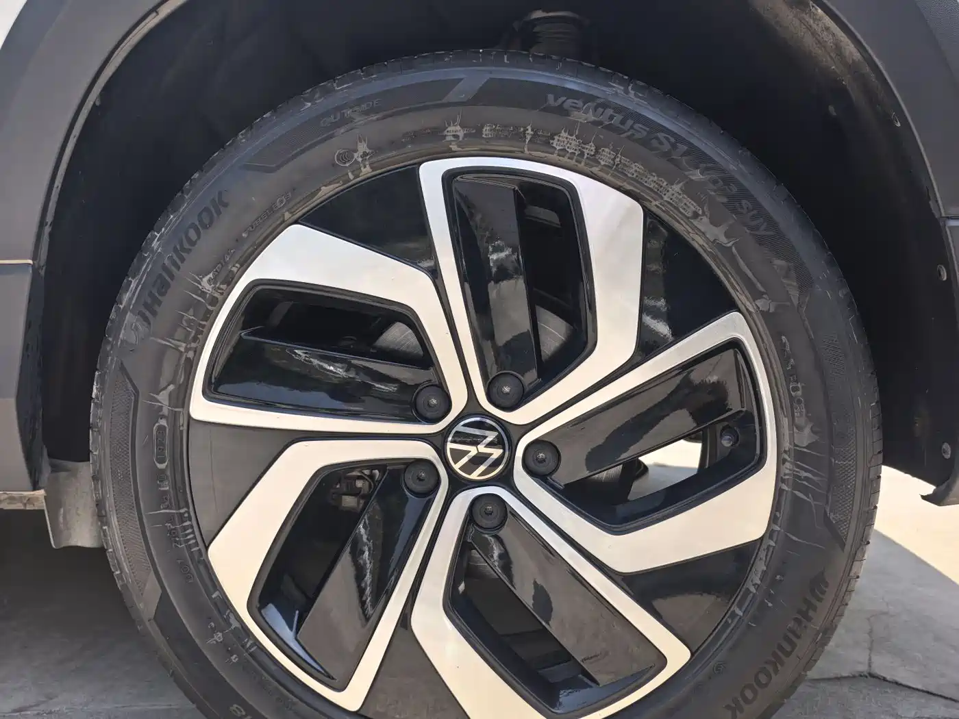 Volkswagen Tharu 2023 300TSI 2WD Full Moon Edition фото 15