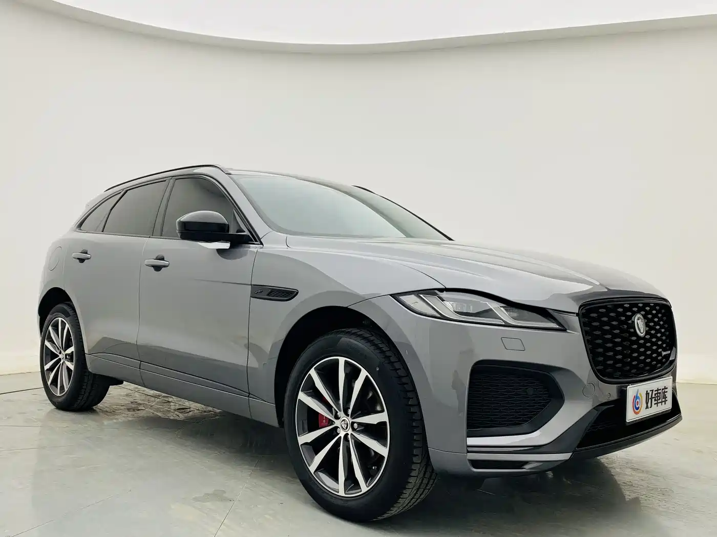 Jaguar F-PACE 2024 2024 P250 R-Dynamic SE