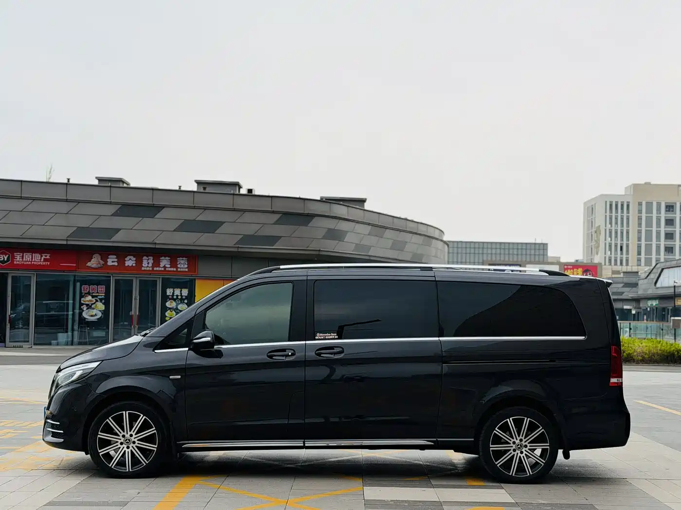 Mercedes-Benz V-Class 2021 V 260 L Long Wheelbase Luxury Edition фото 3