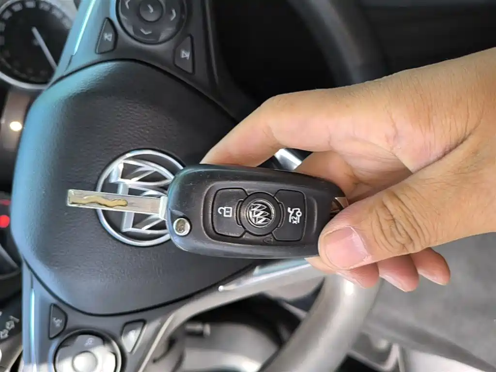 Buick Verano 2018 Sedan 20T Dual Clutch Leading фото 9