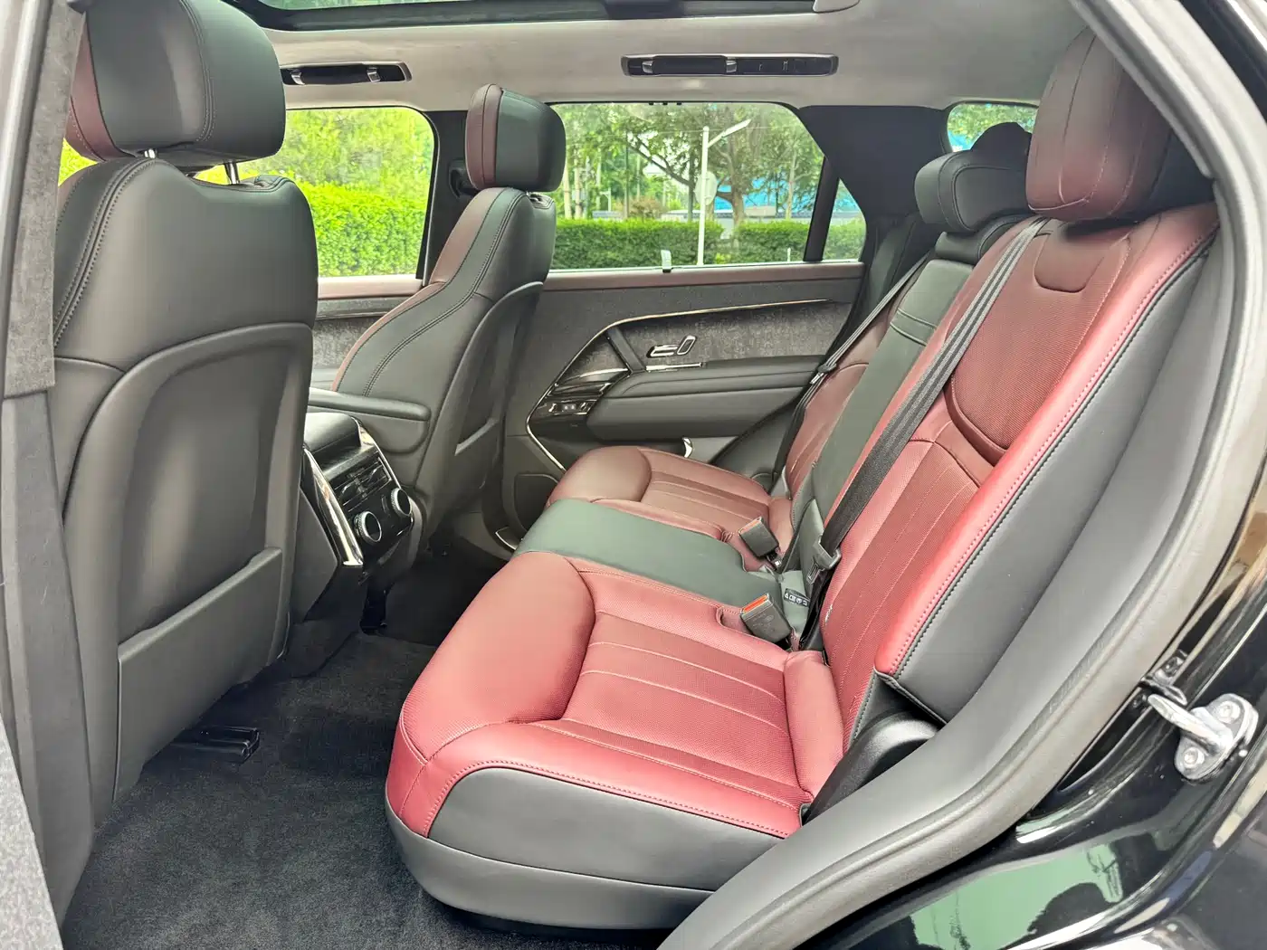 Land Rover Range Rover Sport 2024 400PS Exemplary Edition фото 18