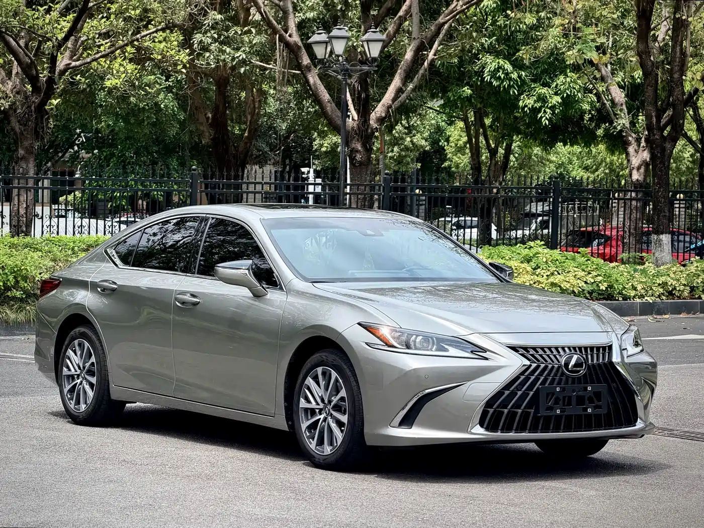 Lexus ES 2023 200 Excellence Edition фото 17