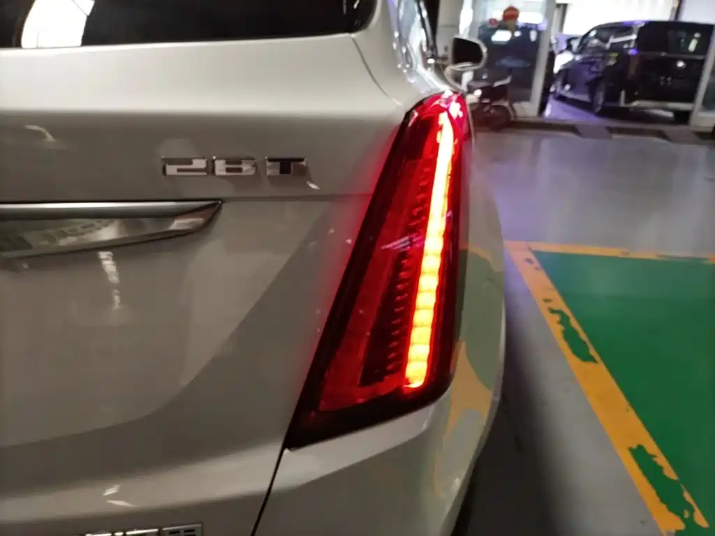 CADILLAC XT5