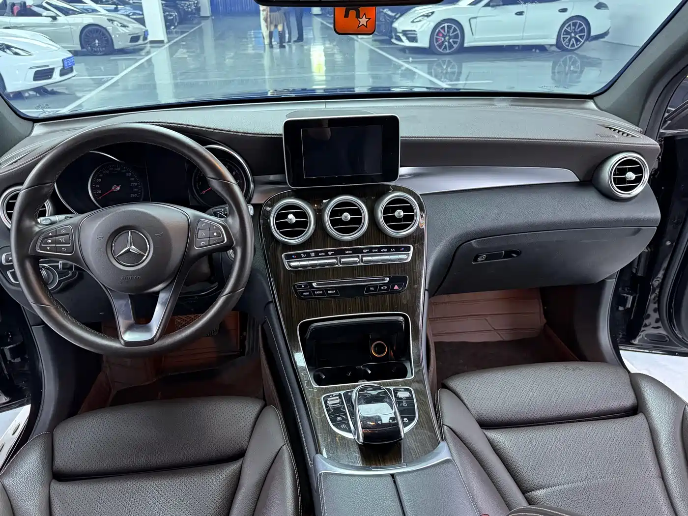 Mercedes-Benz GLC 2018 GLC 260 4MATIC Luxury фото 11