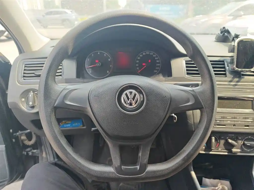 Volkswagen Santana 2016 1.4L Manual Trend Edition фото 3