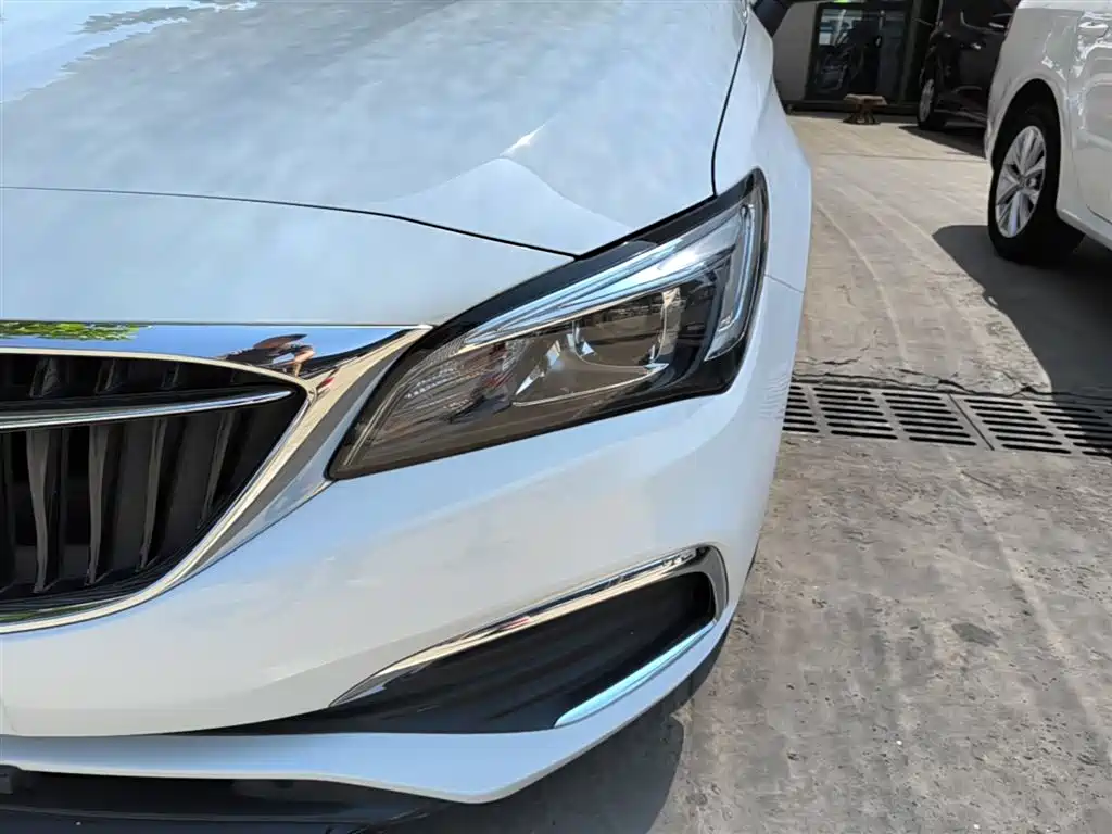 Buick Verano 2018 Sedan 20T Dual Clutch Leading фото 24