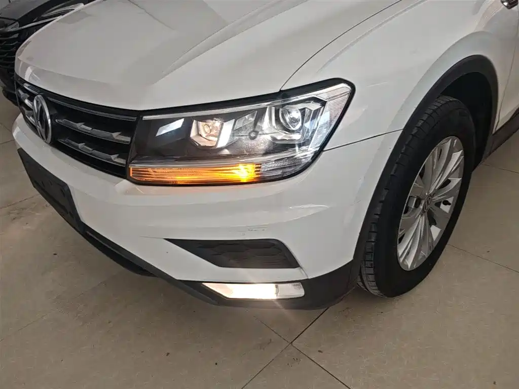 Volkswagen Tiguan L 2017 330TSI Automatic 2WD Trend Edition фото 18
