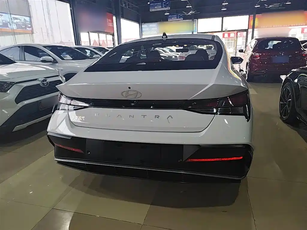 Hyundai Elantra 2023 1.5L CVT GLX Elite Edition фото 5