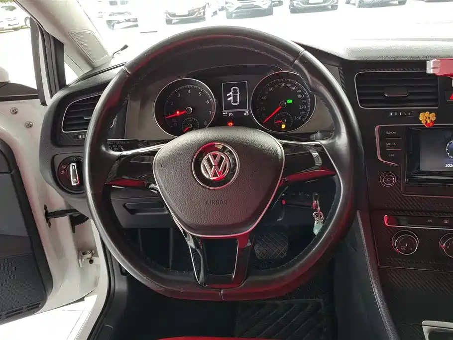 Volkswagen Golf 2016 230TSI Automatic Comfort фото 15