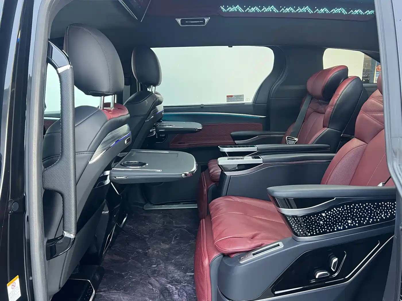 Toyota Sienna 2024 2.5L Hybrid Ultimate Premium Edition фото 9
