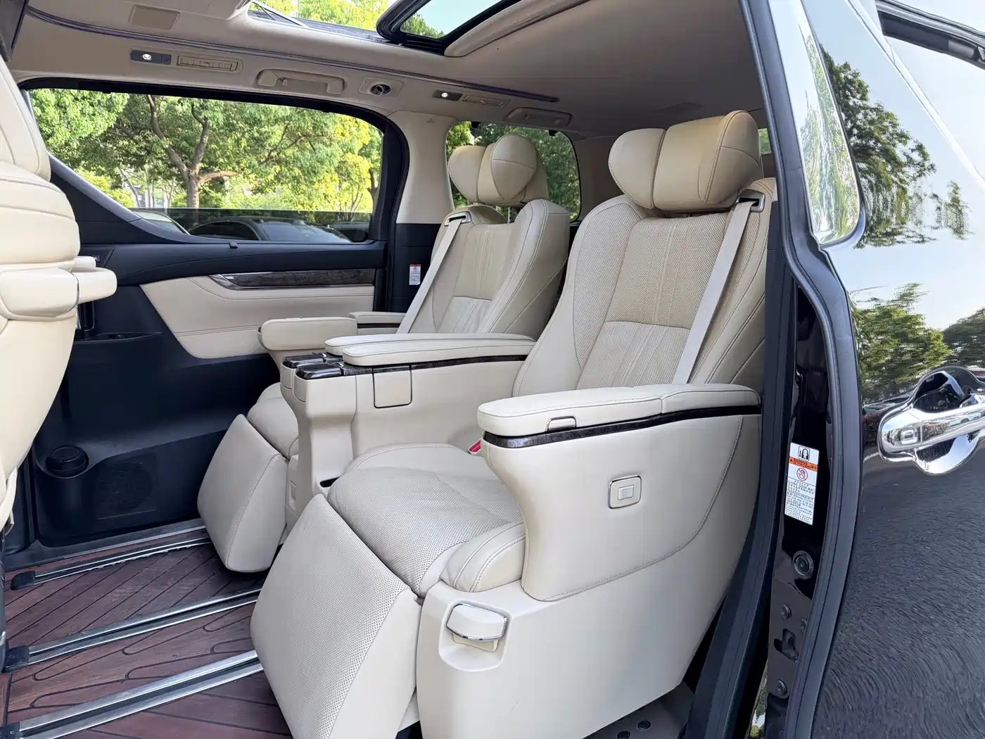 Toyota Alphard 2018 Facelift 3.5L Premium Edition фото 9
